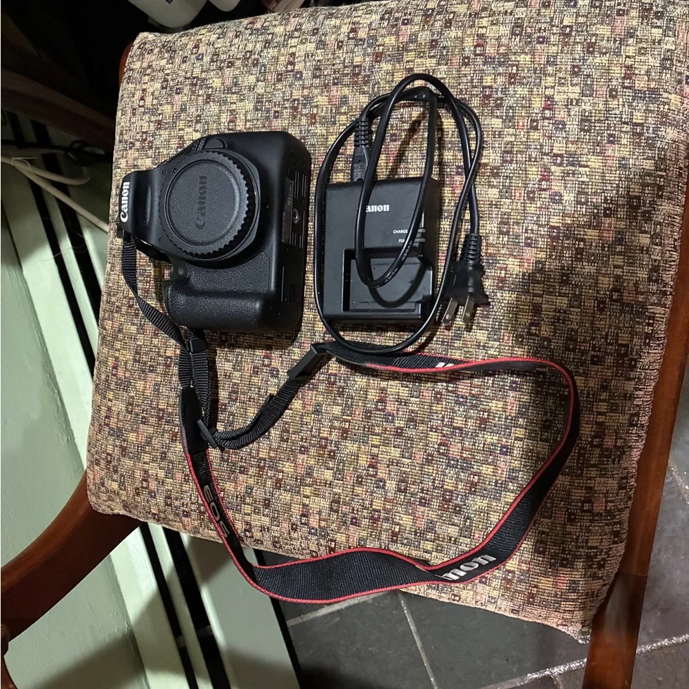 Canon EOS 2000D Black DSLR Camera